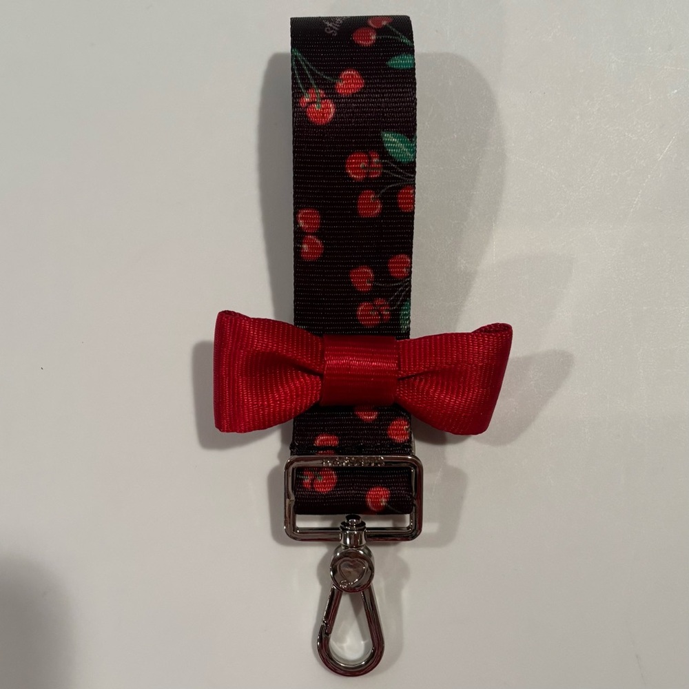 Harvey’s Seatbelt Cherry Coke Bow Click N Go Keychain / pre-owned / cross posted